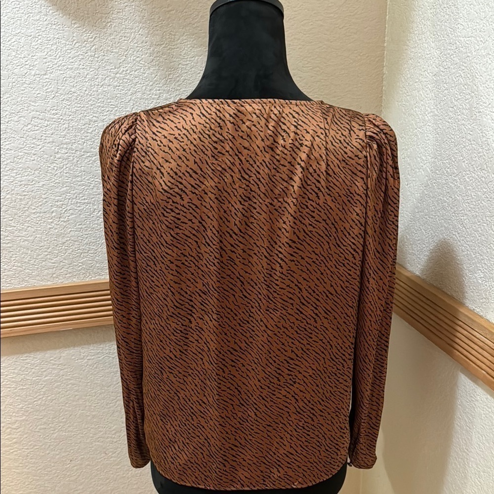Banana Republic SP Women's Animal Print V-Neck Top!! - Picture 8 of 9